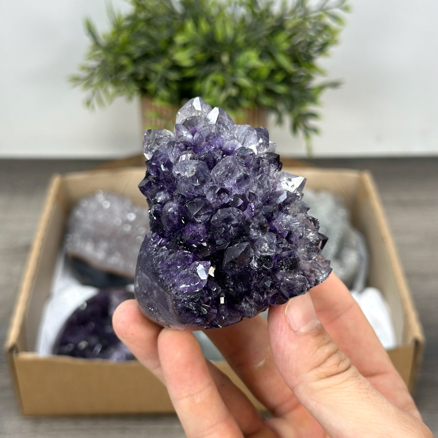 Mineralien-Ensemble mit differenzierter Struktur und natürlicher Kristallbildung