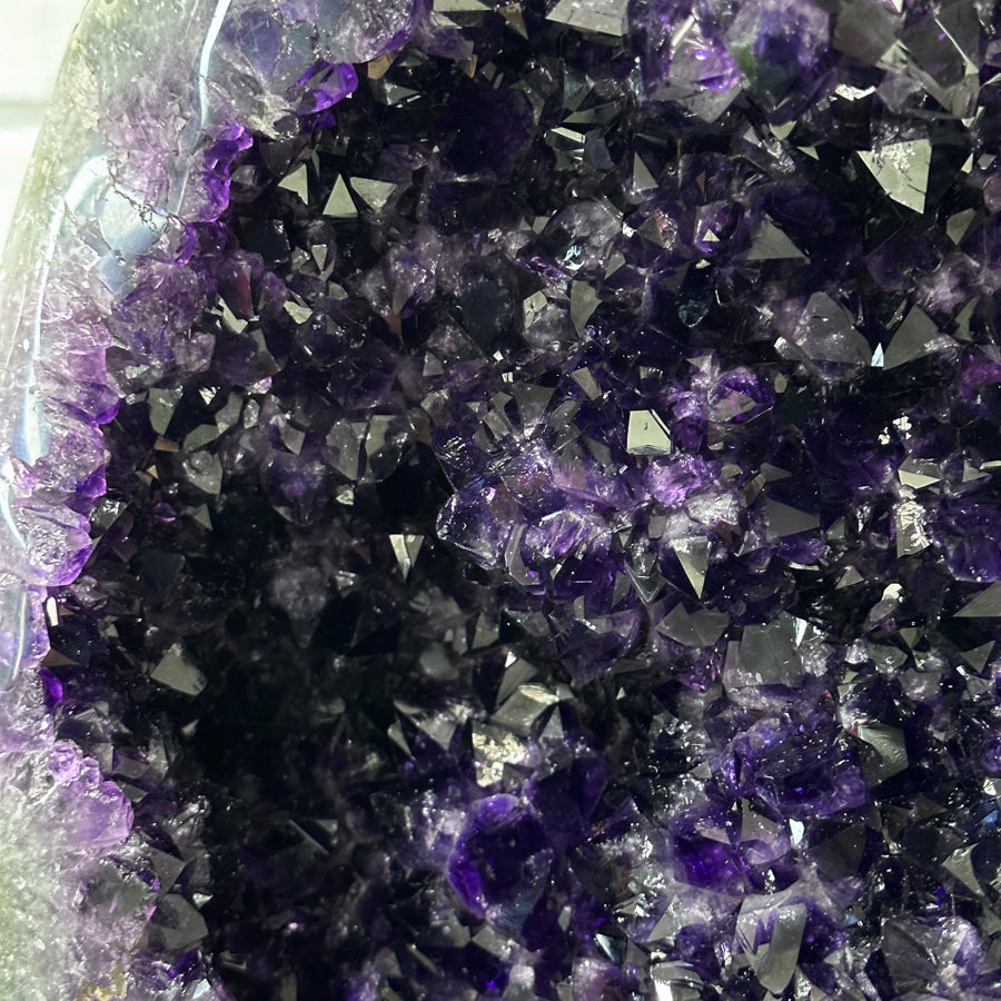Amethyst-Kristallcluster XL mit kompakt verdichteter Kristallmasse, in exklusiver Premiumqualität