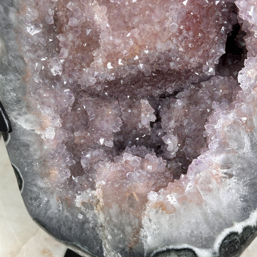 Quarz-Geode XXL mit markanter Kristallformation, in exklusiver Premiumqualität