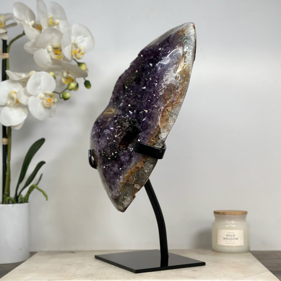 Amethyst-Geode XXL mit einzigartigen Hämatit-Einschlüssen