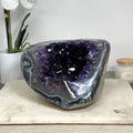 Amethyst-Achat-Geode mit harmonisch verlaufender Bänderstruktur, in ausgewählter Spitzenqualität