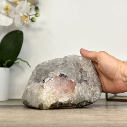 Quarz-Druzy-Geode mit fein auskristallisierter Oberfläche