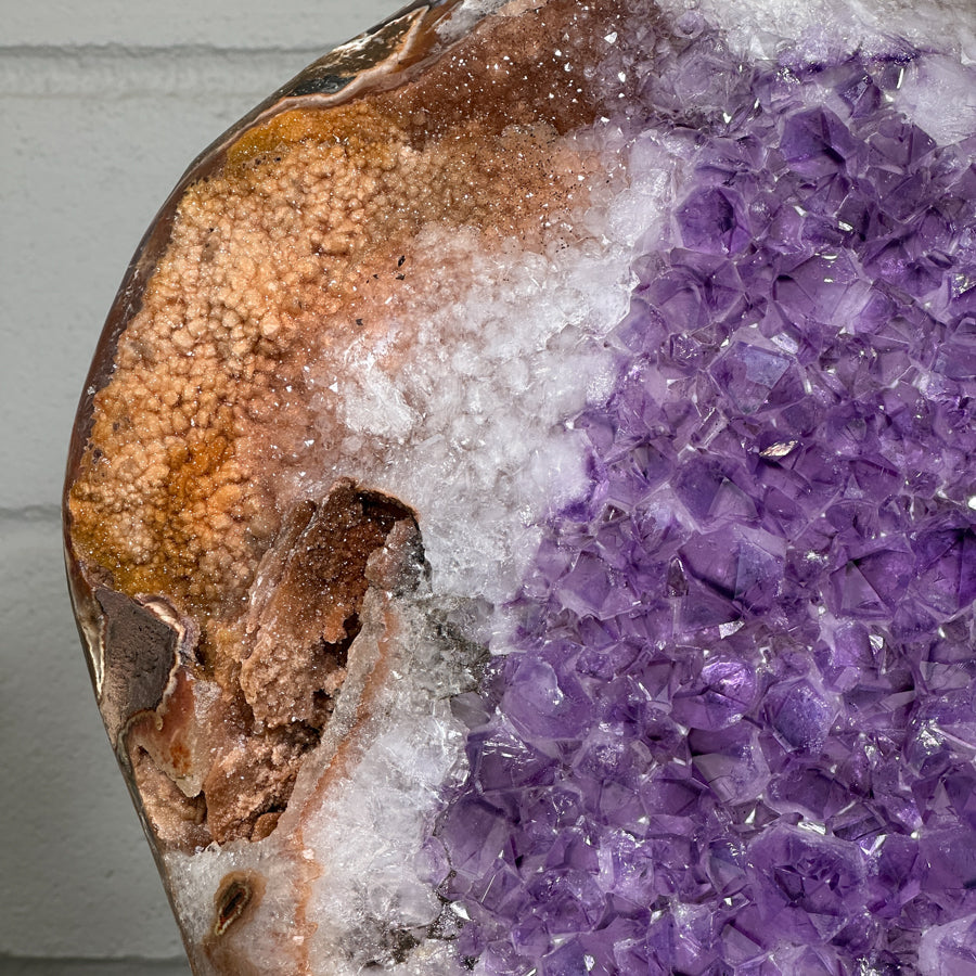 Amethyst-Druzy orange mit irisierender Kristallstruktur, in ausgewählter Spitzenqualität