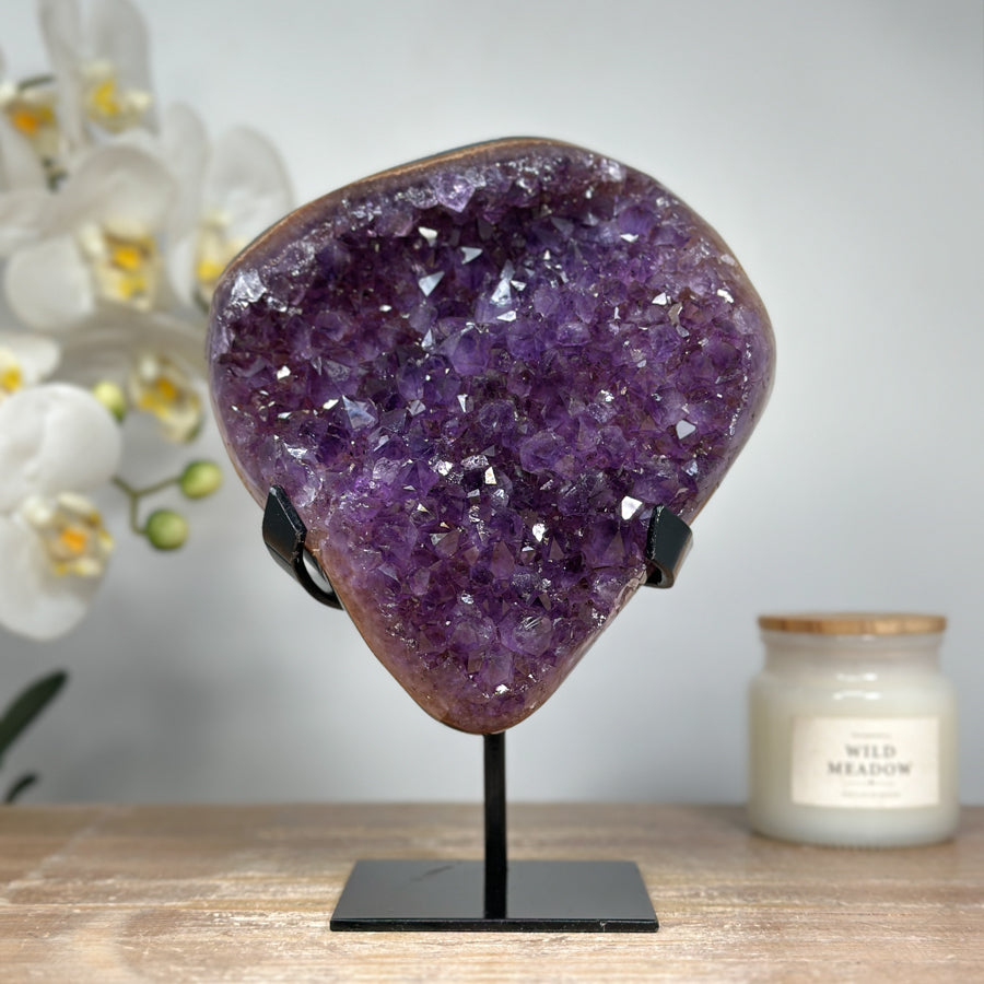 Amethyst-Cluster mit Achat- und Jaspis-Schale, in exklusiver Premiumqualität