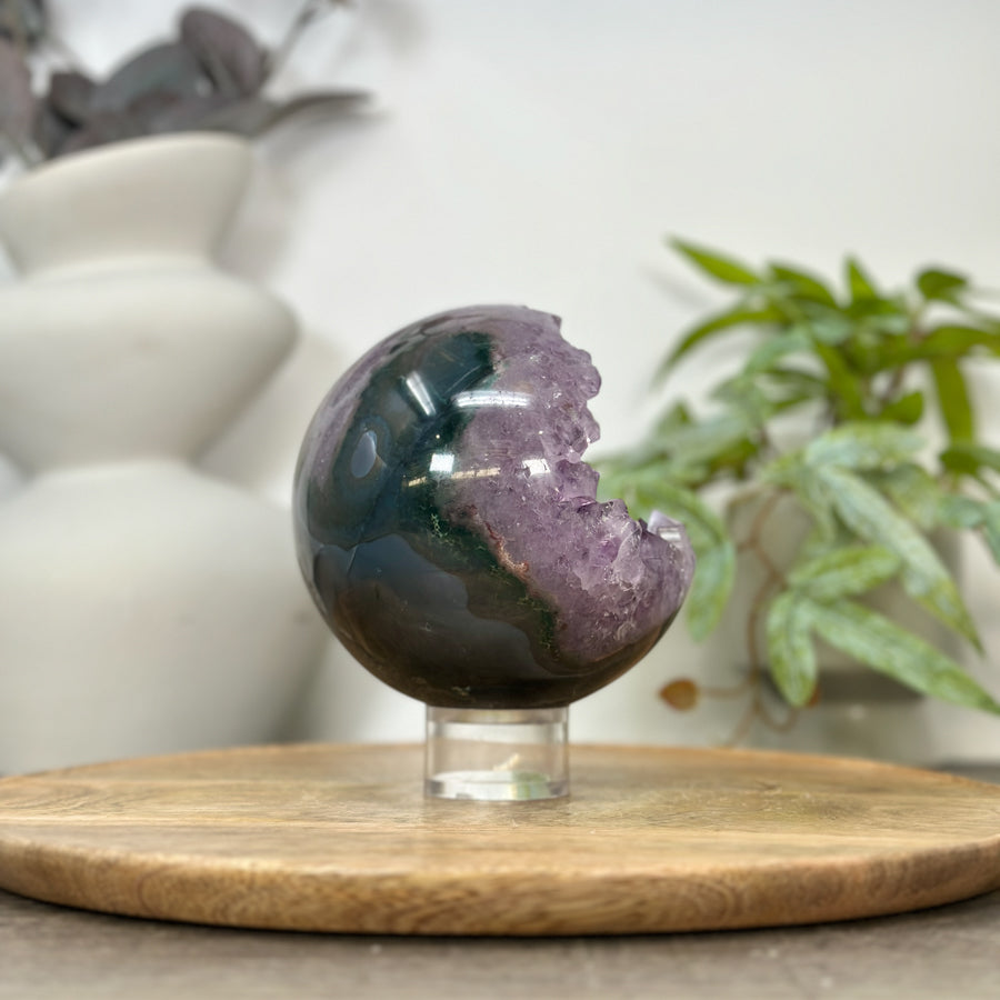 Amethyst-Achat-Steinkugel mit feinkristalliner Druzy-Struktur