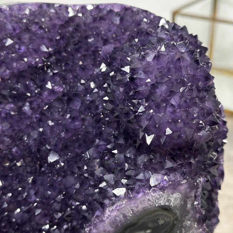Amethyst-Stein mit Achat-Matrix, in ausgewählter Spitzenqualität
