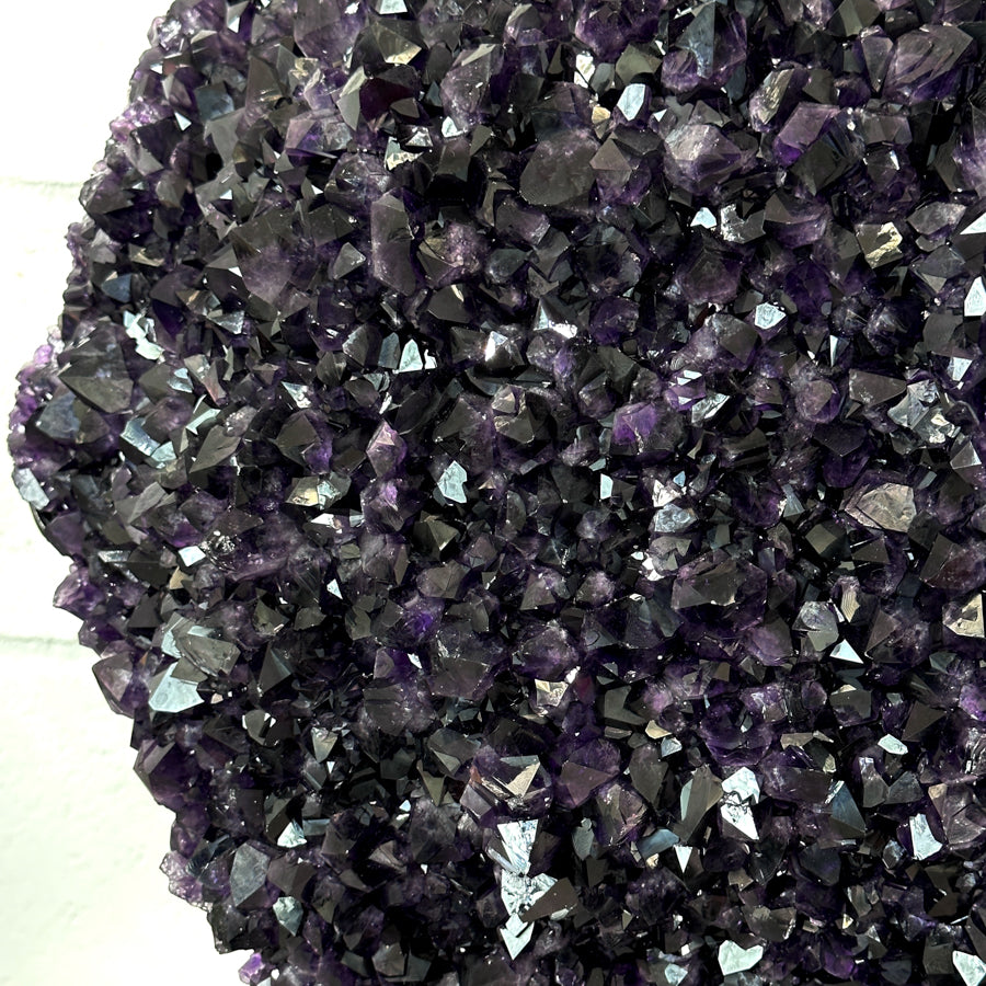 Amethyst-Kristallcluster XL mit massiver Kristalllandschaft, in exklusiver Premiumqualität