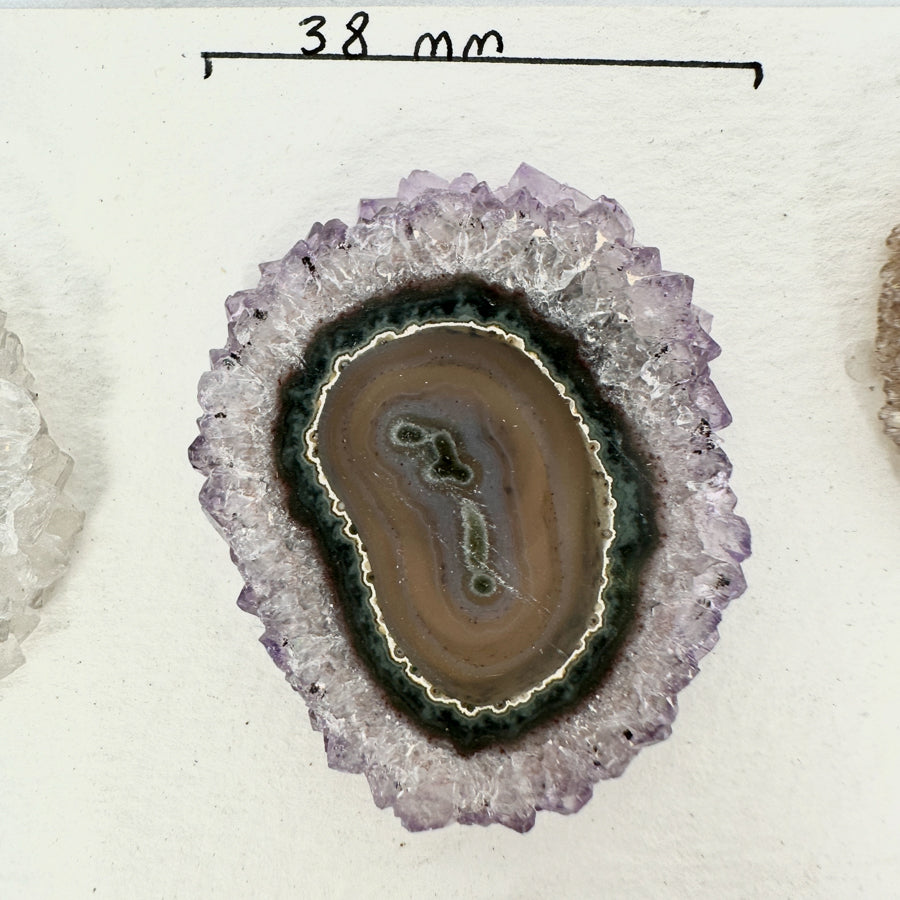 Amethyst-Achat-Quarz-Grünjaspis-Stalaktiten-Scheiben mit vielschichtiger Mineralstruktur