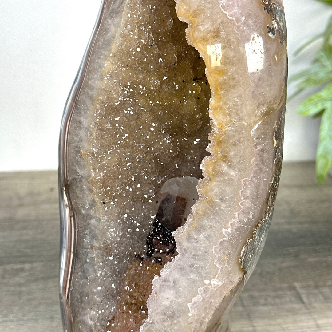 Quarz-Geode mit ausdrucksstarker architektonischer Struktur und Kalzitformation