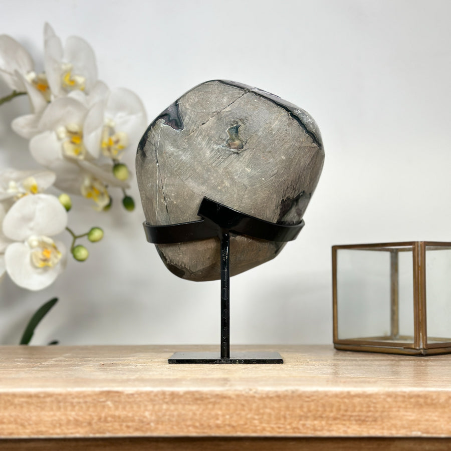 Amethyst-Geode mit großkristalliner, tiefvioletter Oberfläche