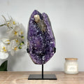 Amethyst-Geode mit wunderschön plastischer Kalzitformation