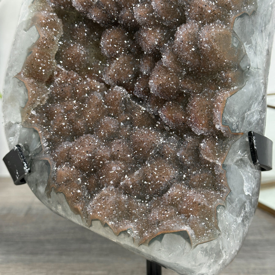 Zucker-Druzy-Kristall mit kompakter, funkelnder Oberfläche