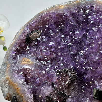 Amethyst-Geode XXL mit einzigartigen Hämatit-Einschlüssen