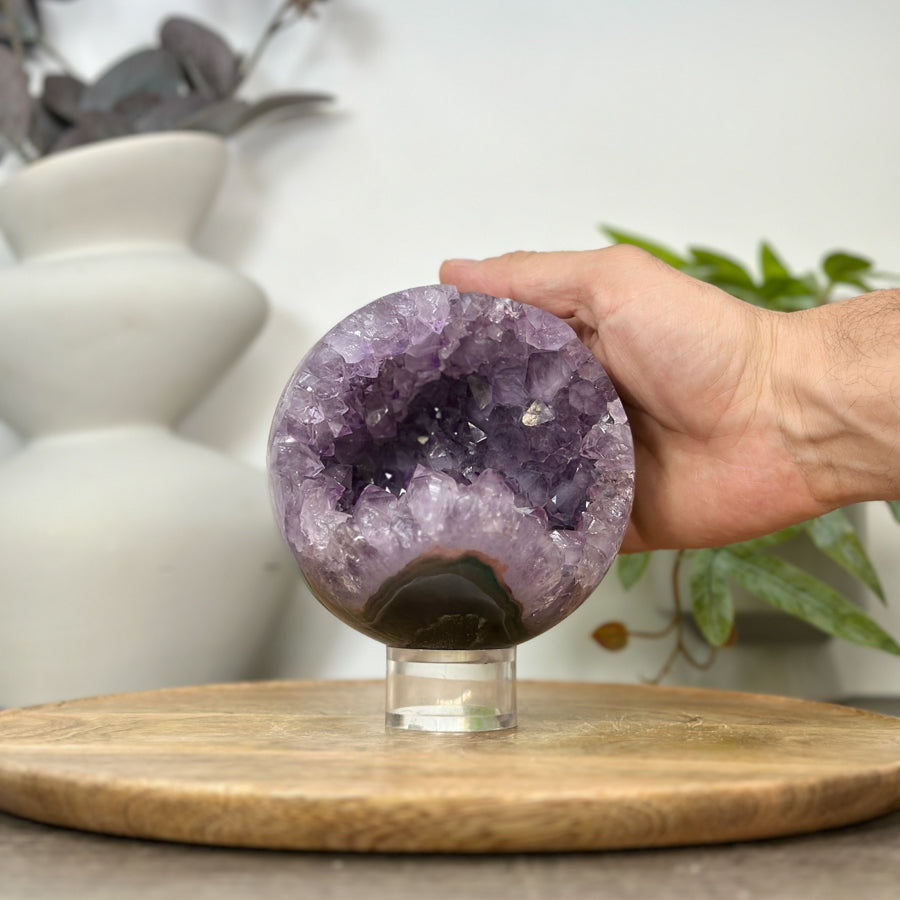 Amethyst-Achat-Steinkugel mit feinkristalliner Druzy-Struktur