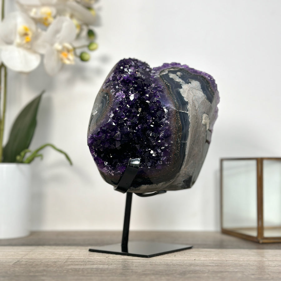 Amethyst-Achat-Kristallcluster mit vielschichtiger, stalaktitischer Bildung