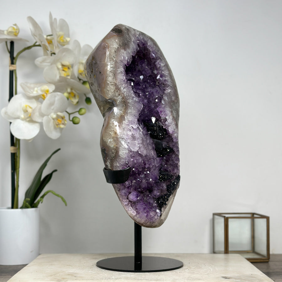 Amethyst-Geode XL mit beeindruckend ausgebildeter Kristallkammer