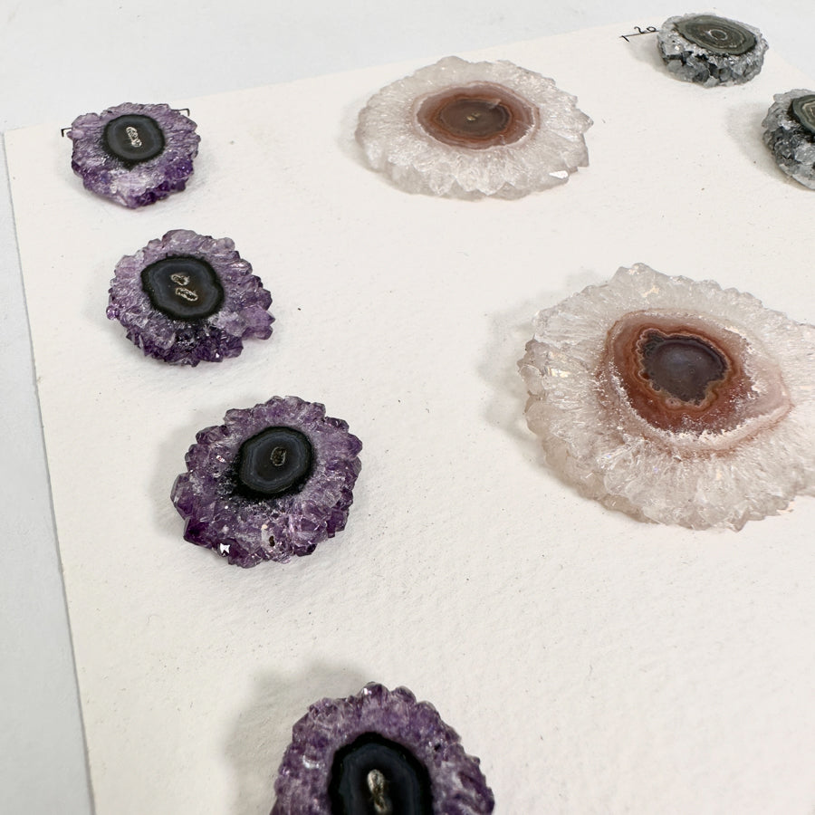 Quarz-Amethyst-Achat-Grünjaspis-Stalaktiten-Scheiben mit natürlicher Mineralbänderung