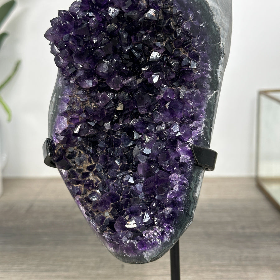 Amethyst-Exemplar mit intensiv purpurner Farbintensität