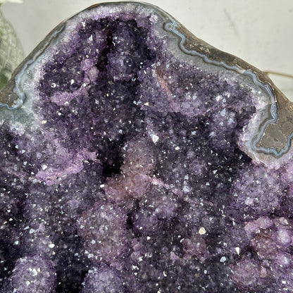Amethyst-Statement-Cluster mit vielschichtiger Stalaktitbildung, in exklusiver Premiumqualität