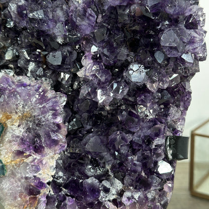 Amethyst-Kristallcluster mit frei gewachsener Spitzenzone