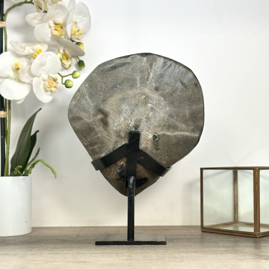 Amethyst-Kristall mit fein auslaufender Spitzenform
