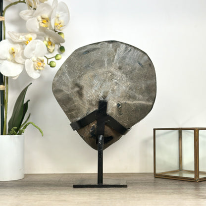 Amethyst-Kristall mit fein auslaufender Spitzenform