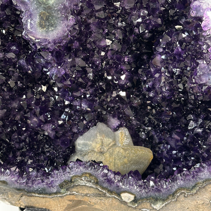Amethyst-Geode XL mit monumentaler Innenöffnung, in exklusiver Premiumqualität