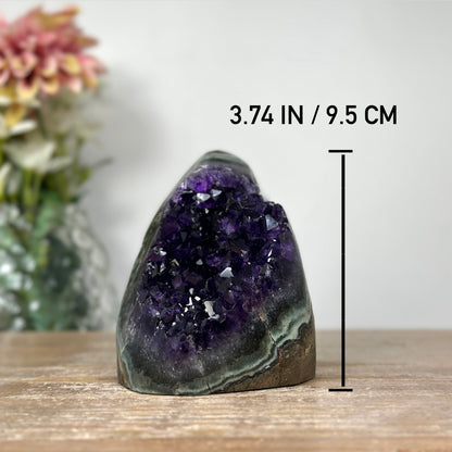 Amethyst-Kathedralen-Set 5-teilig, mit spiegelnder Kristallarchitektur und symmetrischer Struktur