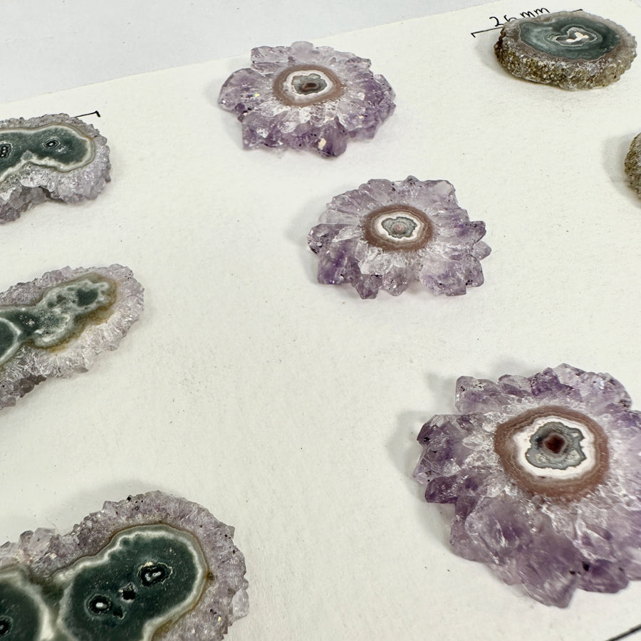 Amethyst-Stalaktiten-Scheiben mit konzentrischer Kristallstruktur