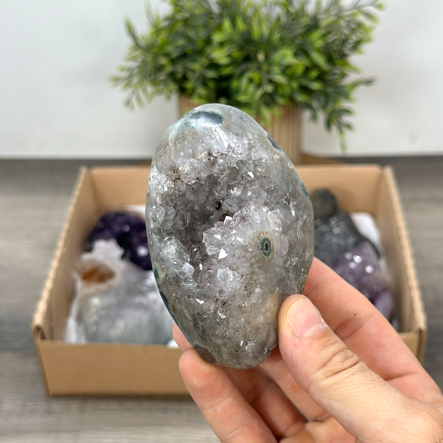 Mineralien-Ensemble mit klarer Kristallstruktur und homogener Ausbildung