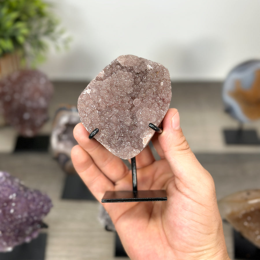 Kristallskulpturen-Set 9-teilig, mit einzigartiger Oberflächenstruktur und ausgewählter Mineralzusammenstellung