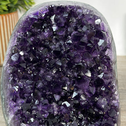 Amethyst-Druse mit wunderschön verwachsener Kristallstruktur, in ausgewählter Spitzenqualität