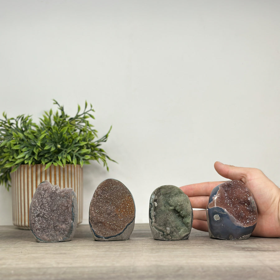 Mineralien-Kathedralen- und Drusen-Set 4-teilig, mit natürlicher Mineralvielfalt