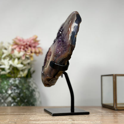 Amethyst-Herzskulptur mit polierter Naturstruktur