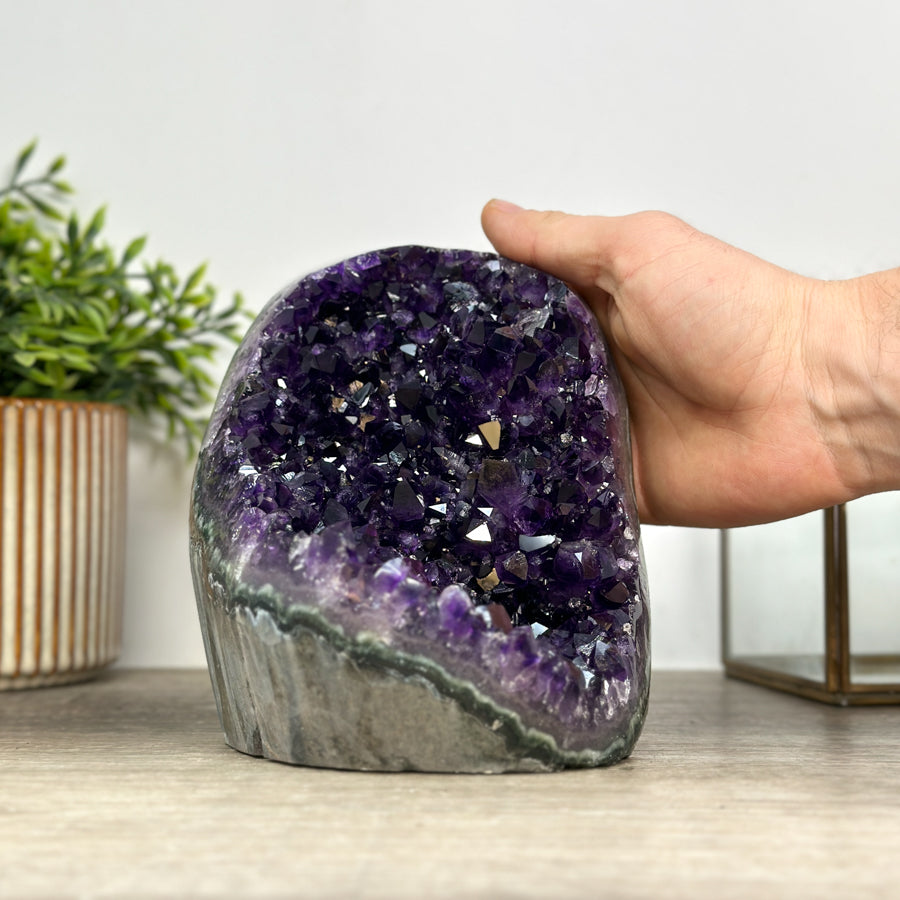 Amethyst-Druse mit wunderschön verwachsener Kristallstruktur, in ausgewählter Spitzenqualität