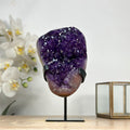 Amethyst-Kristallcluster mit kompakter Kristalllandschaft