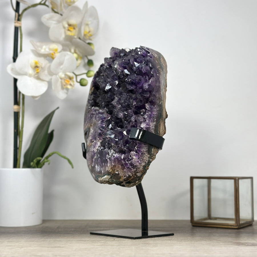 Amethyst-Kristallcluster mit frei gewachsener Spitzenzone
