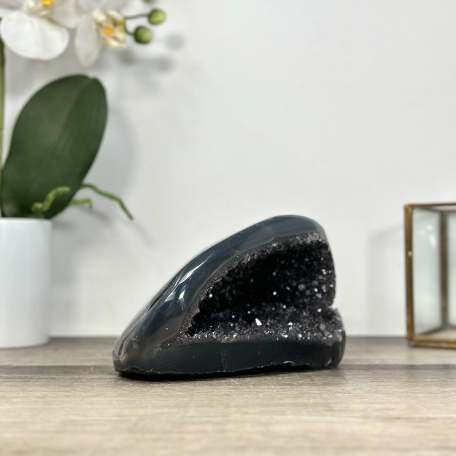 Quarz-Achat-Geode mit polierter Oberfläche und klarer Struktur
