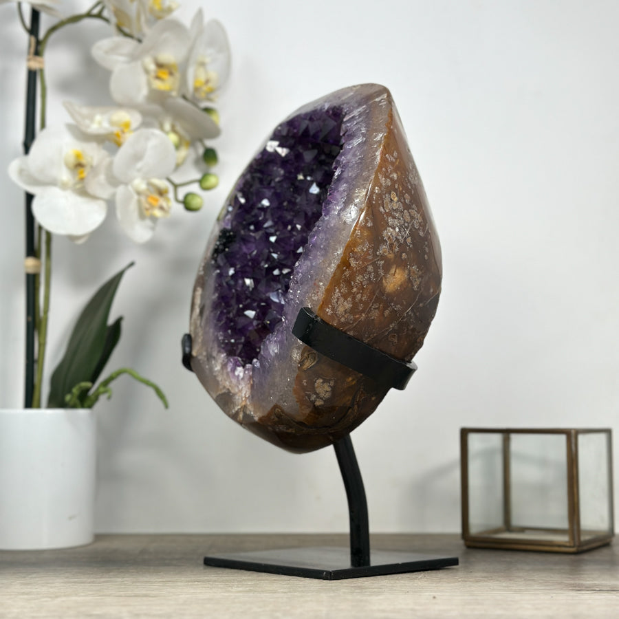 Amethyst-Geode groß mit offen ausgeformter Kristallkammer