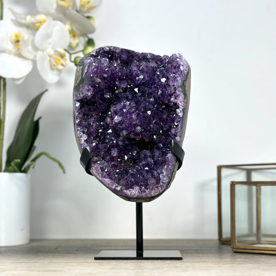 Amethyst-Kristallhöhle mit tief ausgebildeter Innenstruktur