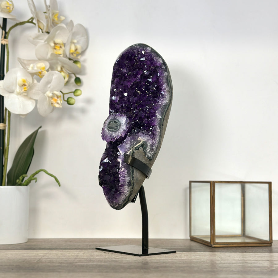 Amethyst-Cluster mit kompakter, massiv wirkender Kristallstruktur
