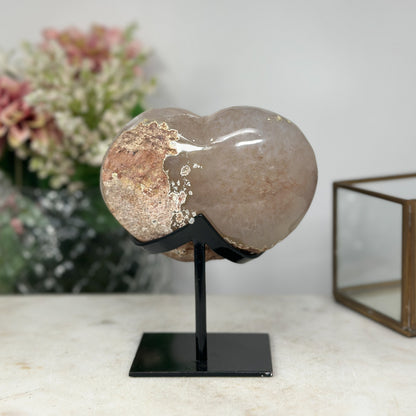 Rosa Zucker-Amethyst-Kristallherz mit fein funkelnder Druzy-Oberfläche