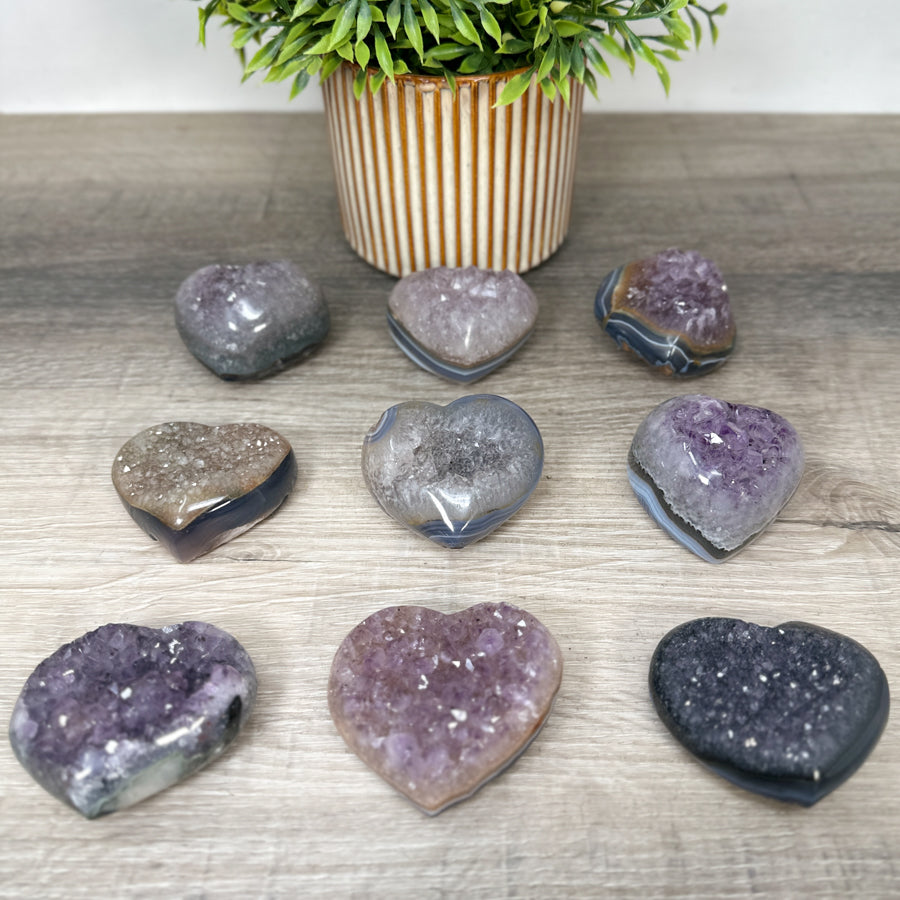 Mineralien-Herzset 9-teilig, mit lebendig variierender Natursteinfarbe