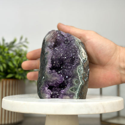 Amethyst-Geode mit gebänderter Jaspis-Struktur und natürlicher Textur