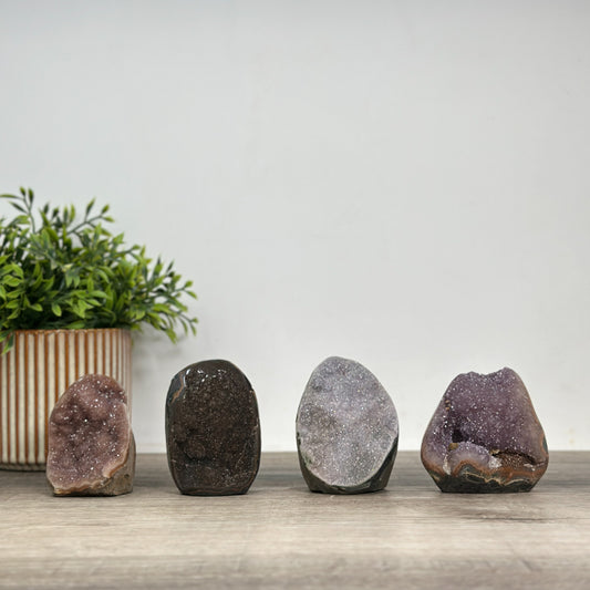 Mineralien-Kathedralen- und Drusen-Set 4-teilig, mit kontrastreicher Mineralvielfalt