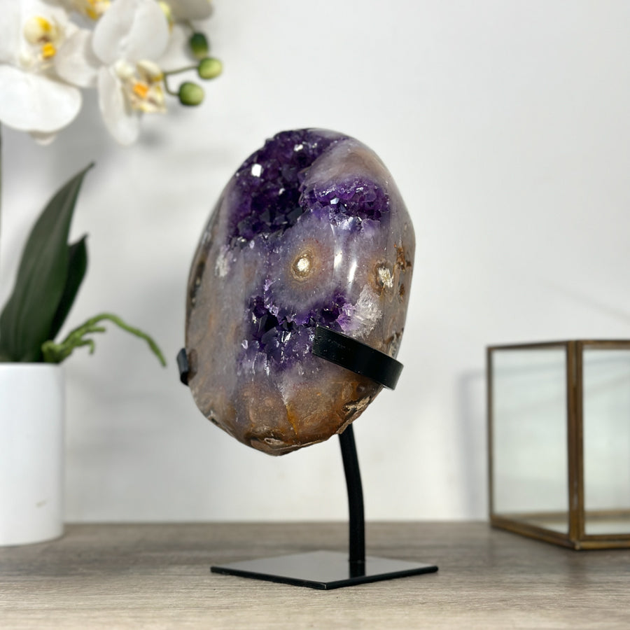 Amethyst-Kristallcluster mit augenförmiger Stalaktitbildung