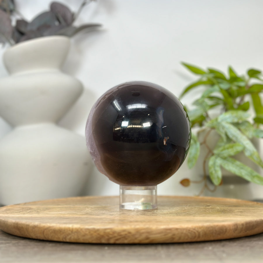 Amethyst-Achat-Steinkugel mit kraftvoller Kristallformation und dichter Struktur