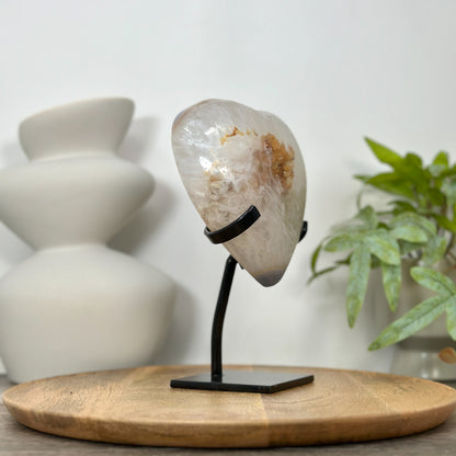 Gelbe Quarz-Druzy-Herzskulptur mit funkelnder Druzy-Oberfläche und transparenter Kristallbildung