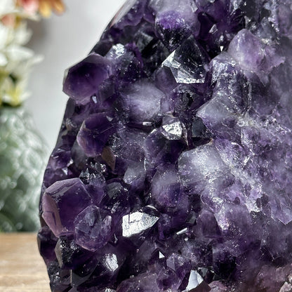 Amethyst-Kathedrale mit großkristallinen, tiefvioletten Kristallspitzen