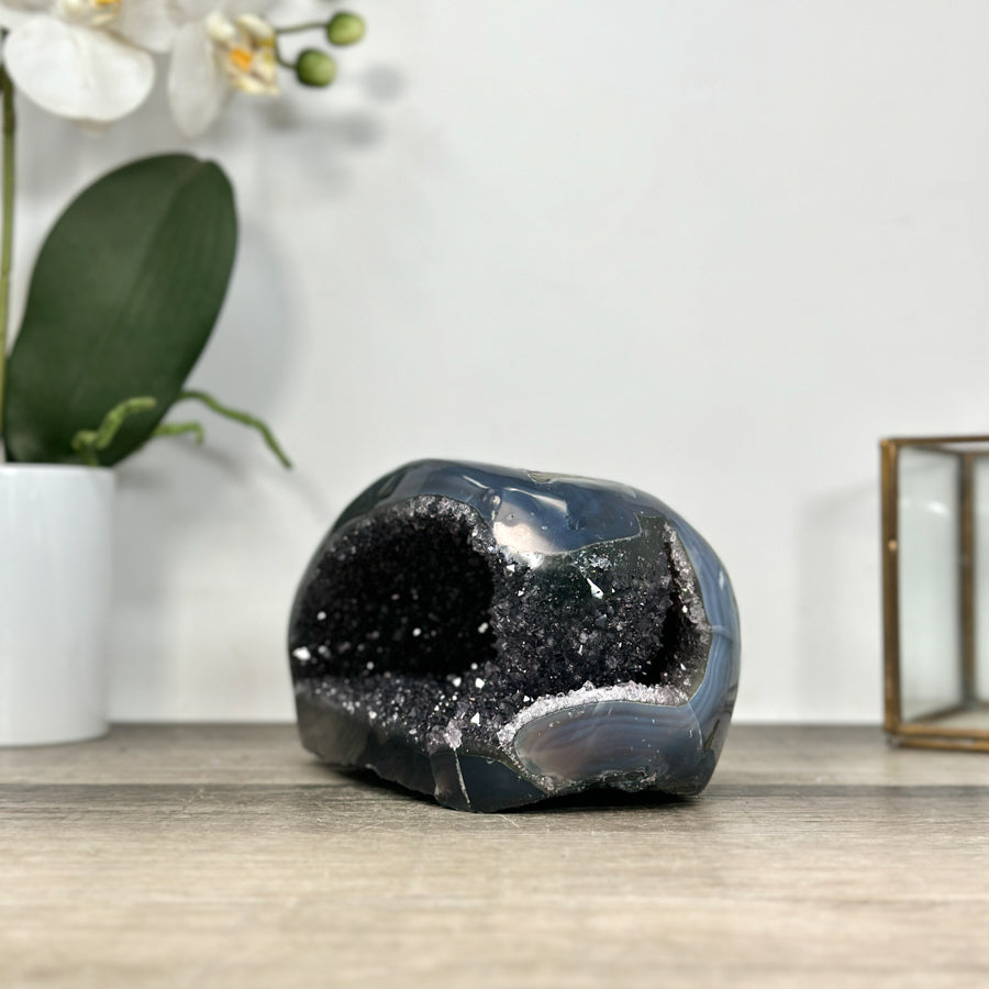 Quarz-Achat-Geode mit polierter Oberfläche und klarer Struktur